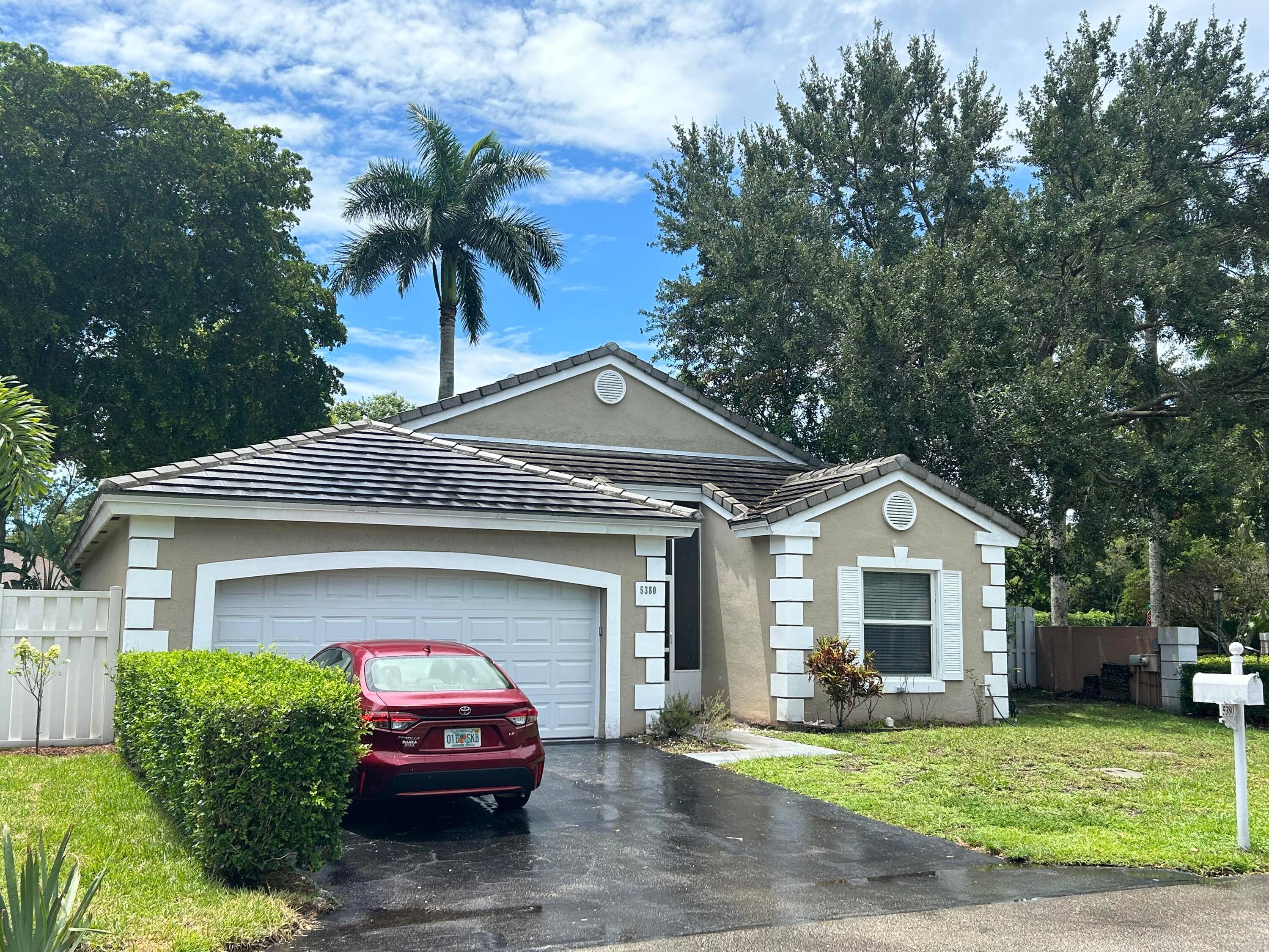 Move in ready 3BR 2BA single family home on a desirable corner lot !