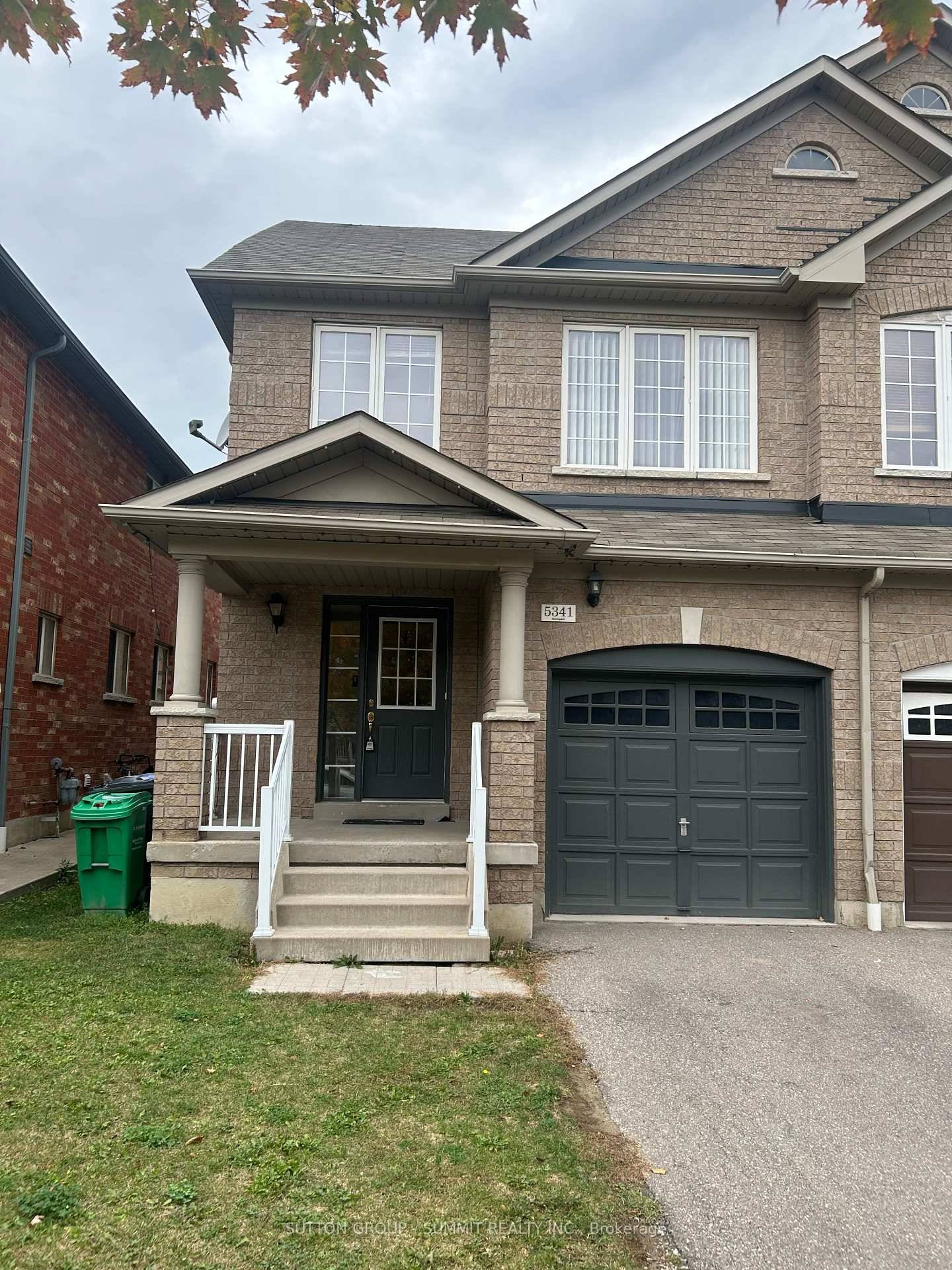 Bright And Spacious Freshly Painted Close To 2000 Sq Ft.
