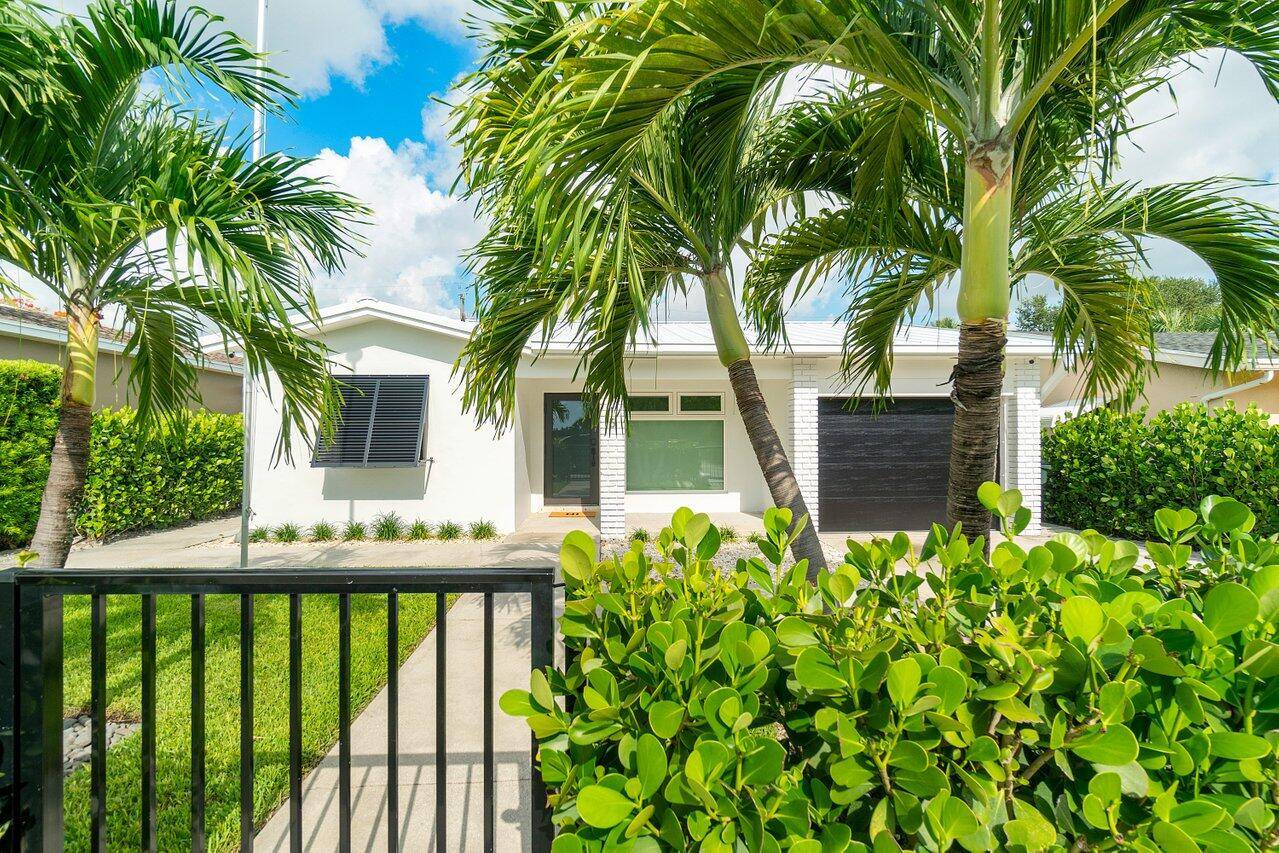 One block from the Intercoastal with an unobstructed view, this fully furnished, renovated, professionally decorated 3 bed 2 bath home with bonus room and private pool can be yours for ...