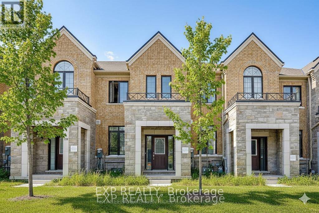 Luxurious, spacious executive townhouse in richmond hill ; w o to balcony from dining rm.