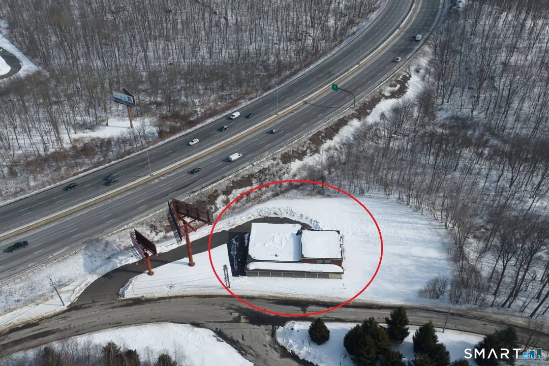 This prime commercial space is located conveniently right off of I 84 just over the Waterbury line from Cheshire.