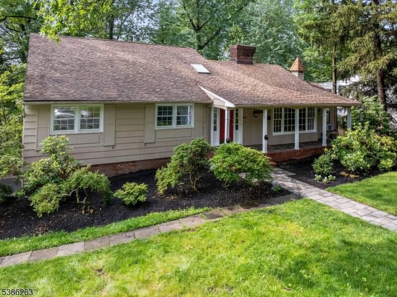 Sophisticated and Spacious 5 Bedroom, 3 1 2 Bath Expanded Ranch !
