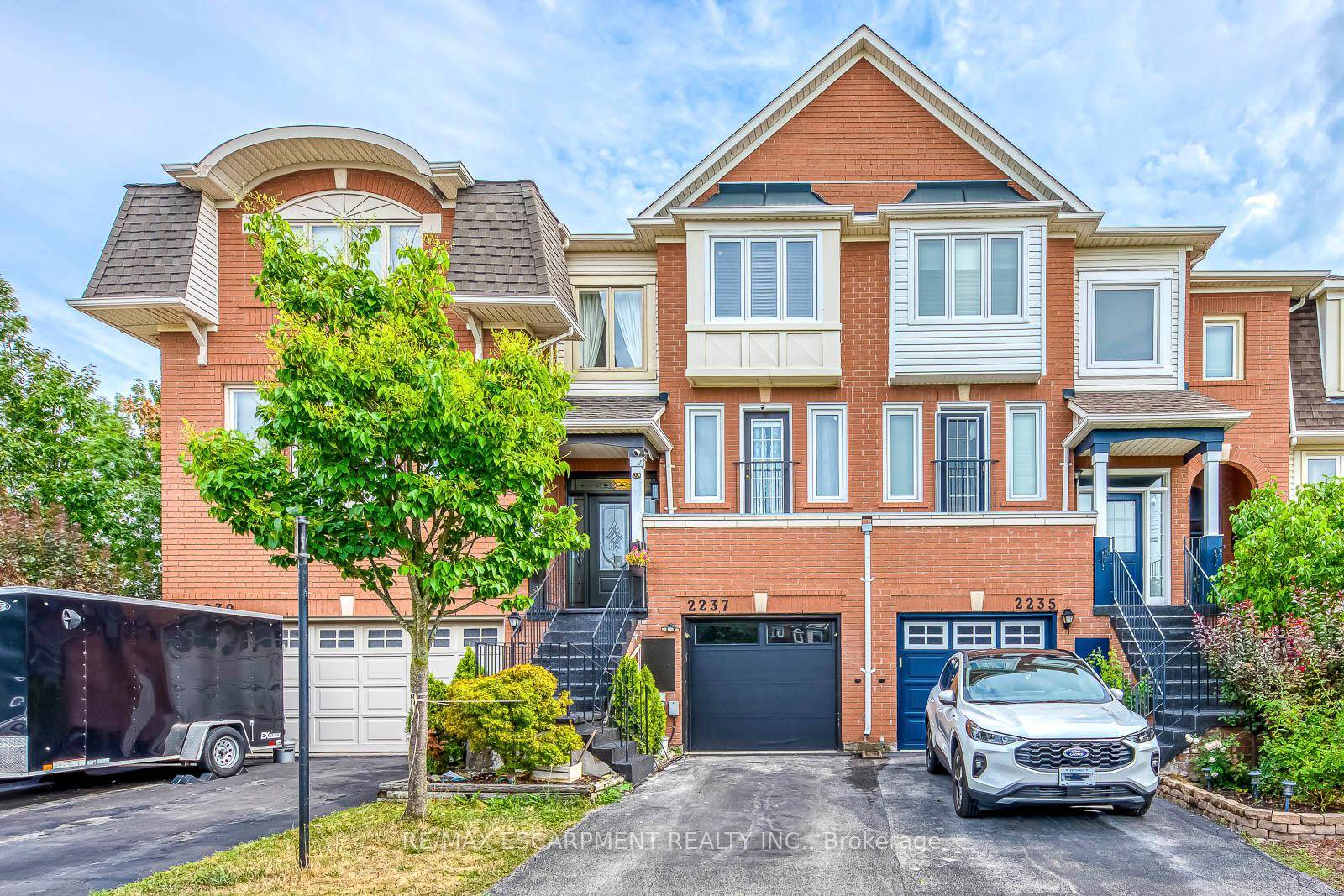 Discover your new home at 2337 Prescott Place, a beautifully designed 3 bedroom, 3 bathroom townhome nestled in one of Burlingtons most family friendly neighborhoods.