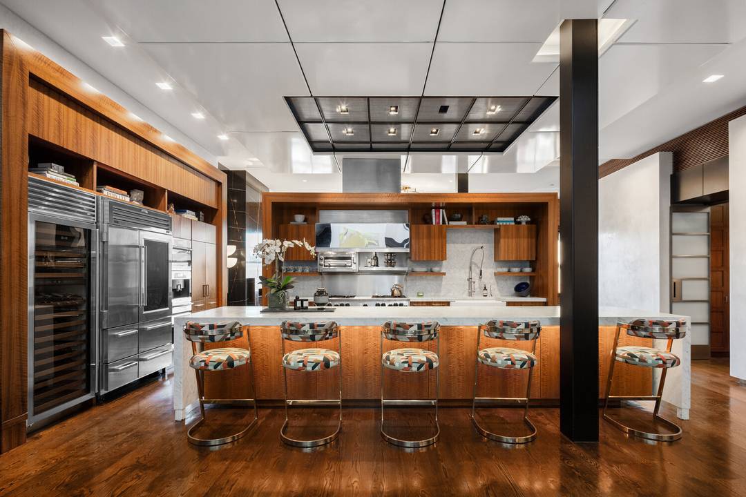 Introducing one of the most architecturally significant penthouses to come to market in prime SoHo, defined by dramatic double height 18 foot ceilings and an expansive wraparound terrace complete with ...