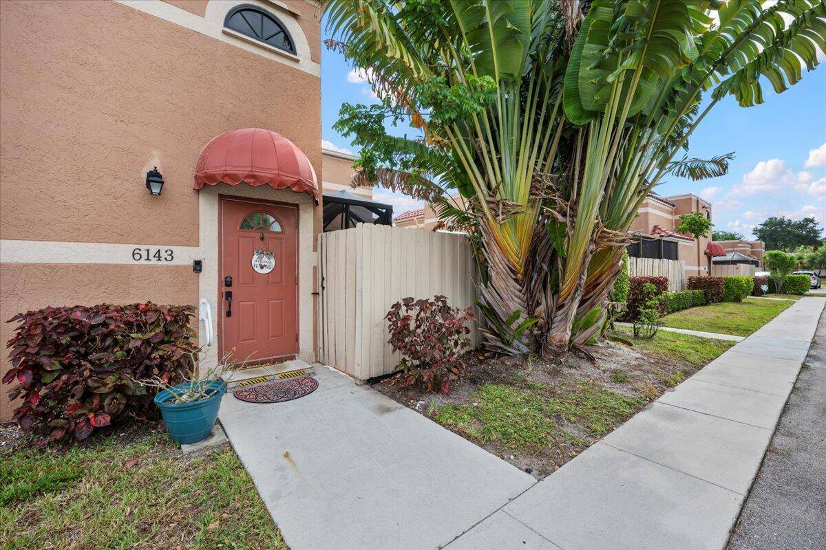 Rare and beautifully updated 3 bedroom, 3 bathroom townhome located in the heart of Palm Beach County.