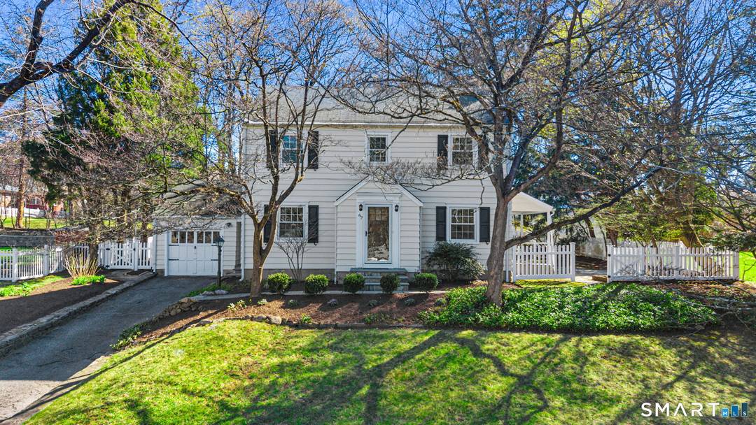 HIGHEST BEST DUE APR 21st 12PM If you're looking for that perfect mix of convenience and neighborhood feel, this is it in Pepper Ridge.