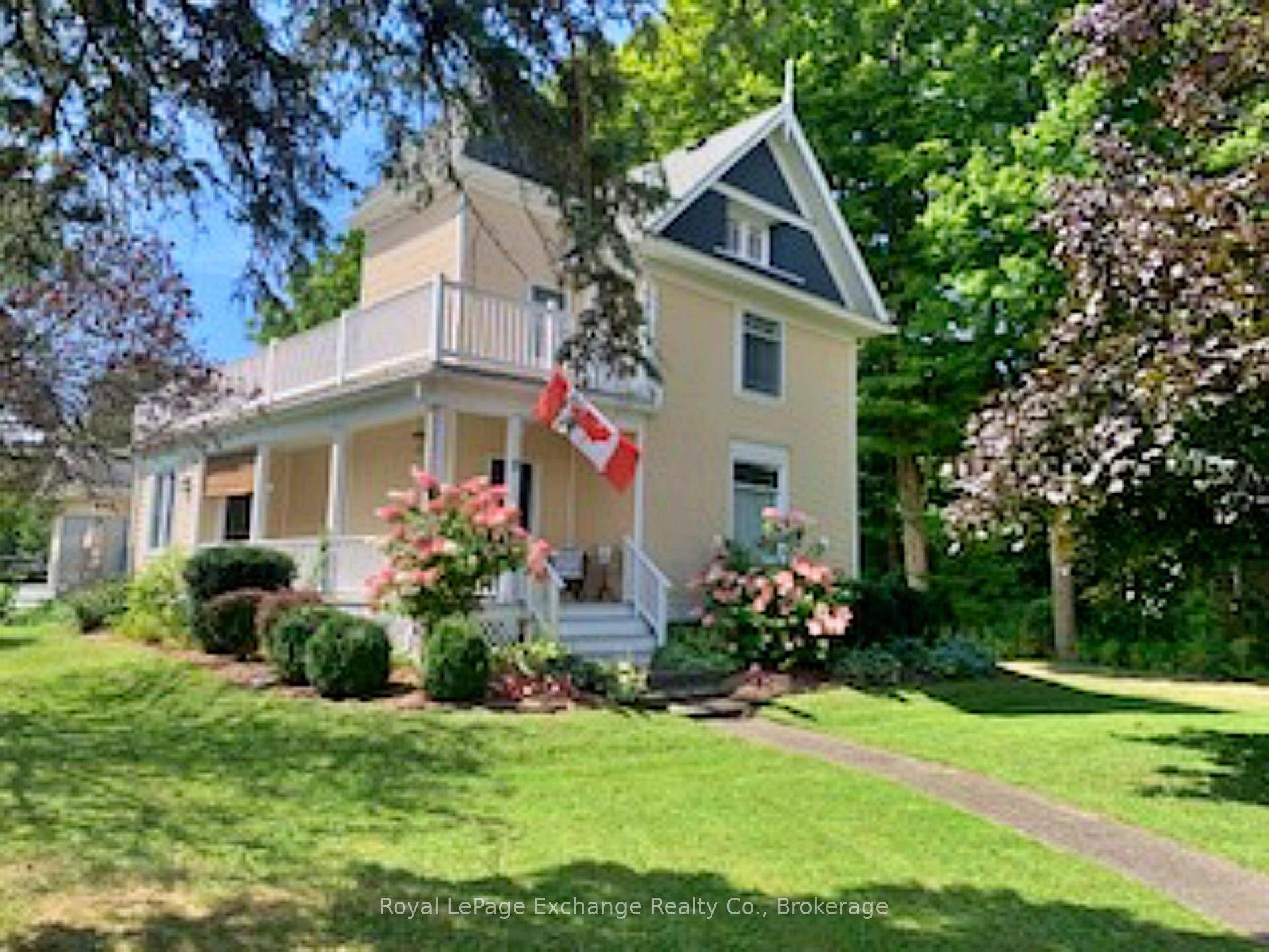 Exquisitely Updated Victorian Home Welcome to 8 Queen St.