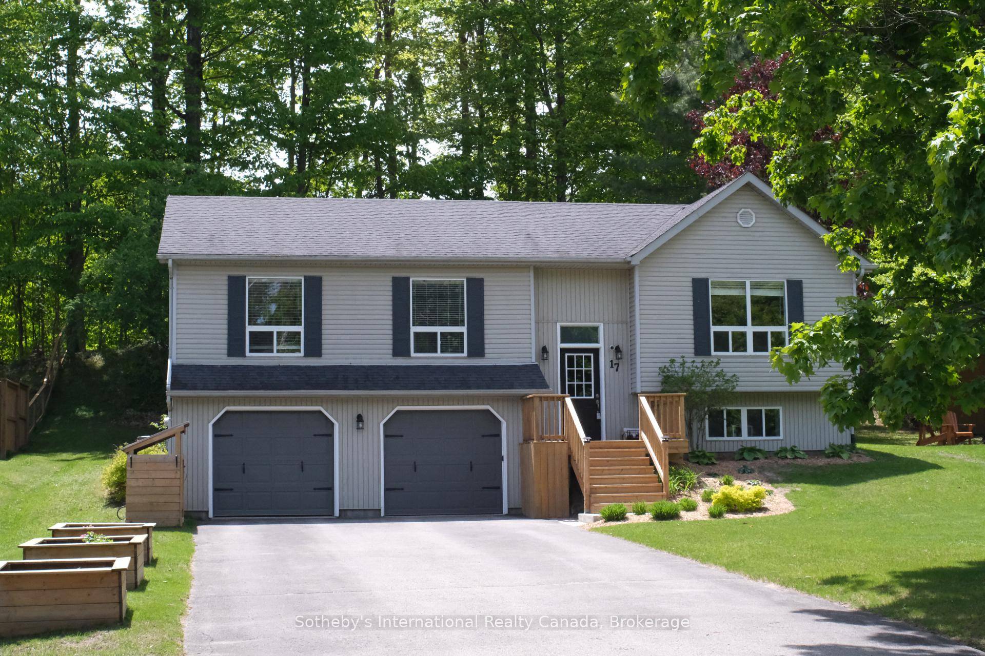 Welcome to 17 Sugarbush Road Oro Medonte, where community, comfort amp ; outdoor living come together.