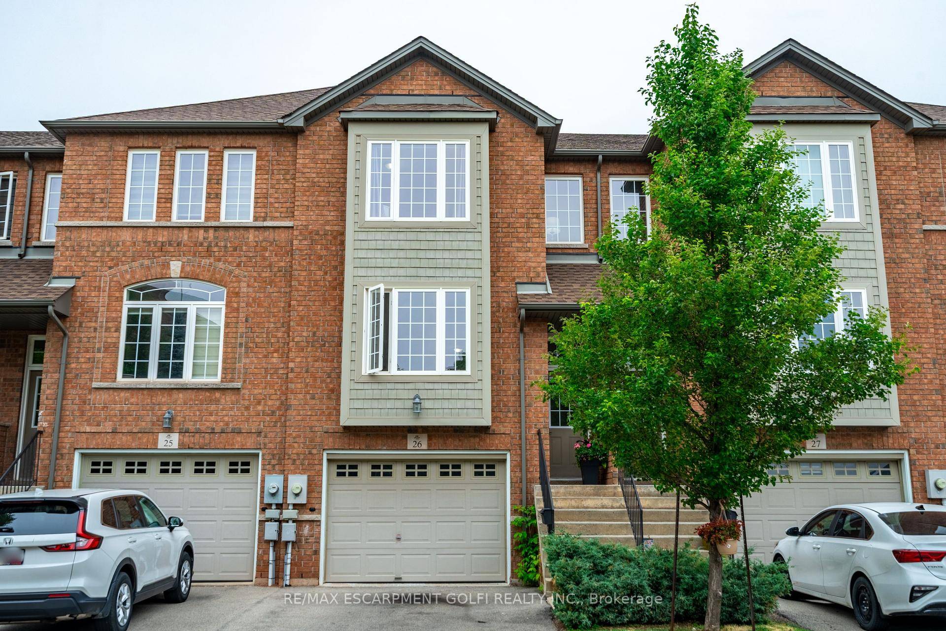 Beautifully maintained Stoney Creek 3 bedroom, 3 bathroom condo townhouse.