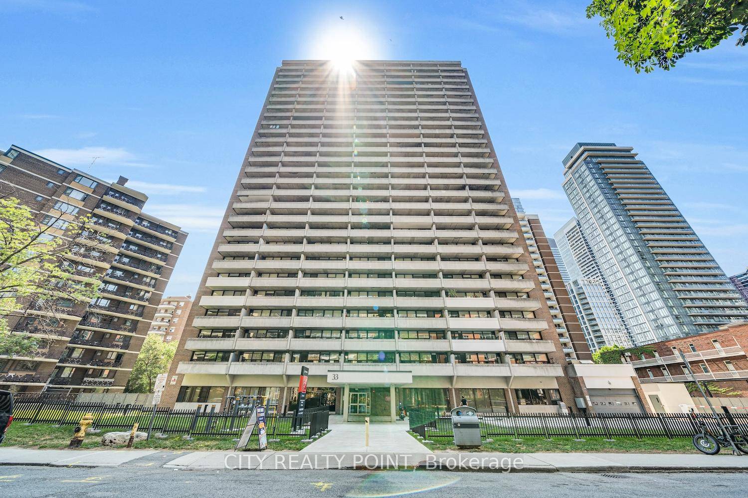 MOVE IN THIS WEEKEND FREE ONE MONTH RENT !