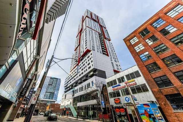 Spectacular High Floor, Corner 2 Bedroom Den Suite With Expansive City And Lake Views.