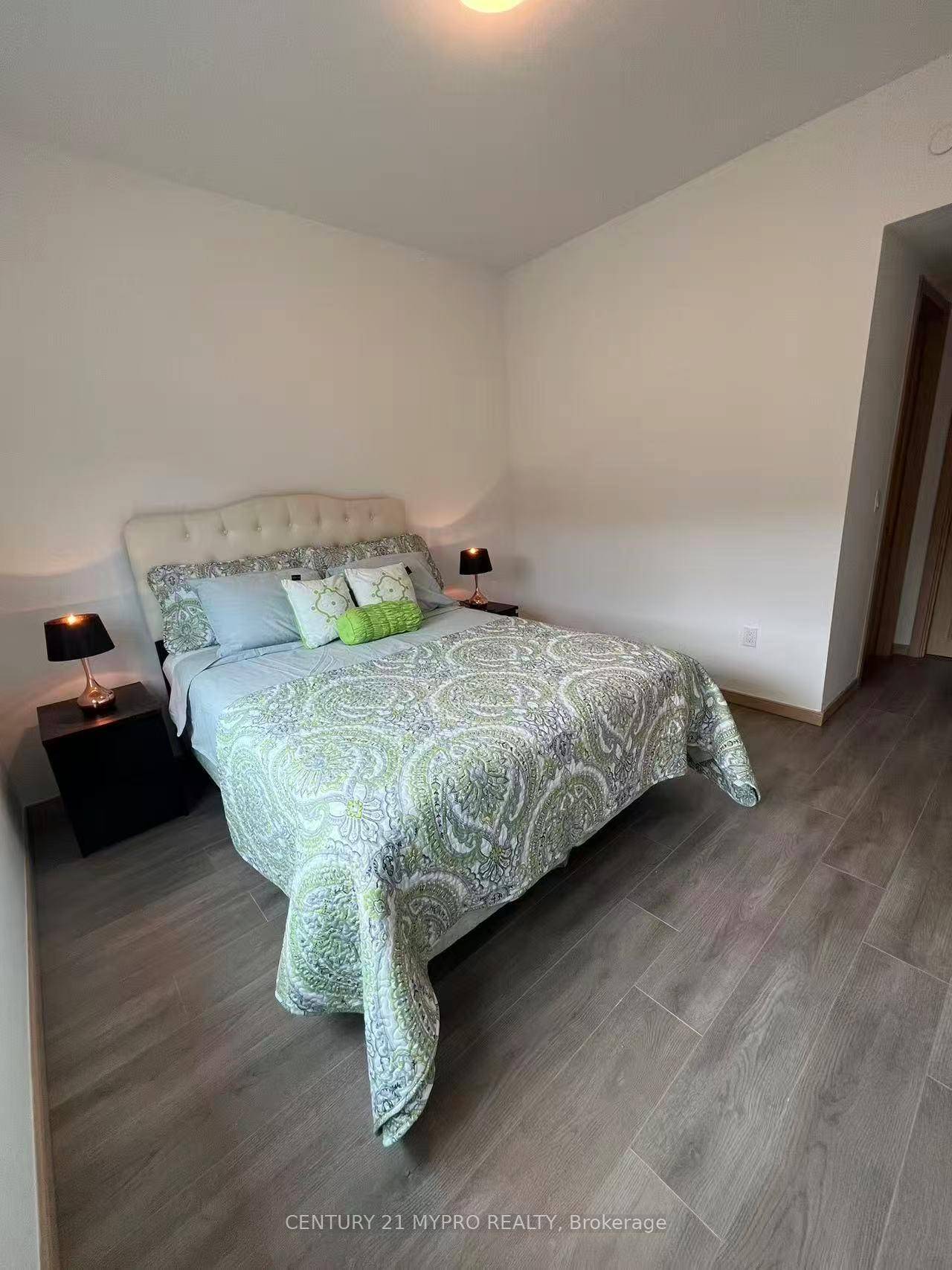 Spacious and modern 2 bedroom den, 2.