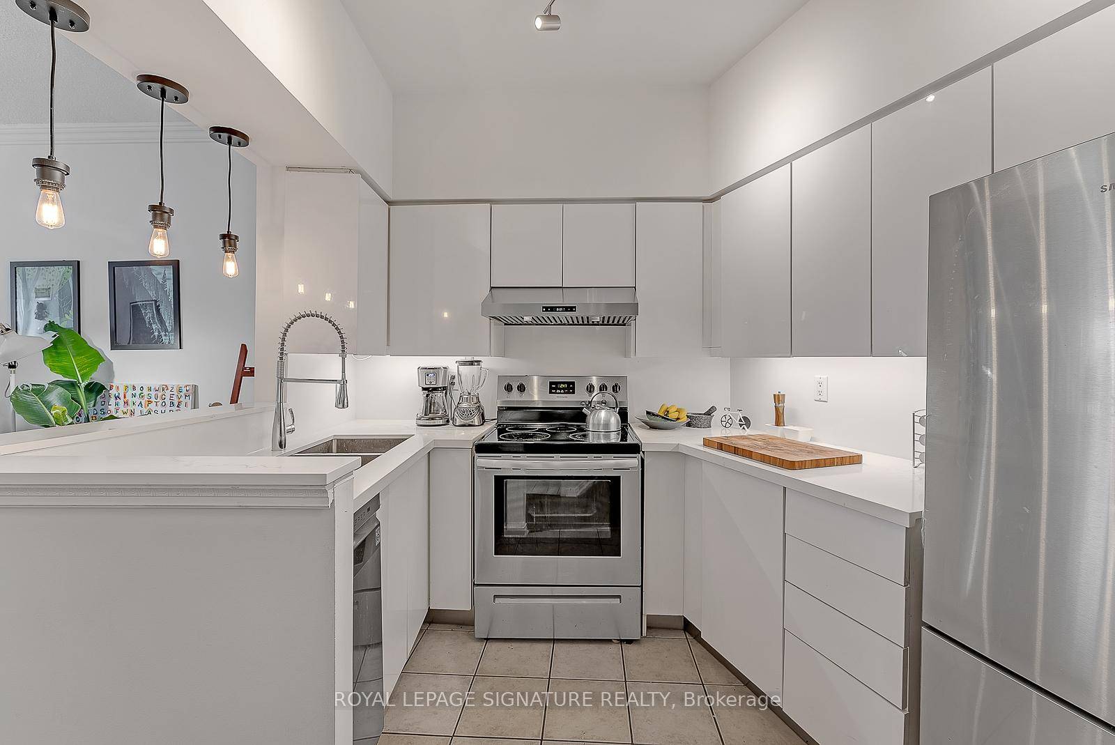 Welcome to The French Quarter II a beautifully designed and fully renovated 1 bedroom suite offering all utilities included water, heat amp ; hydro !