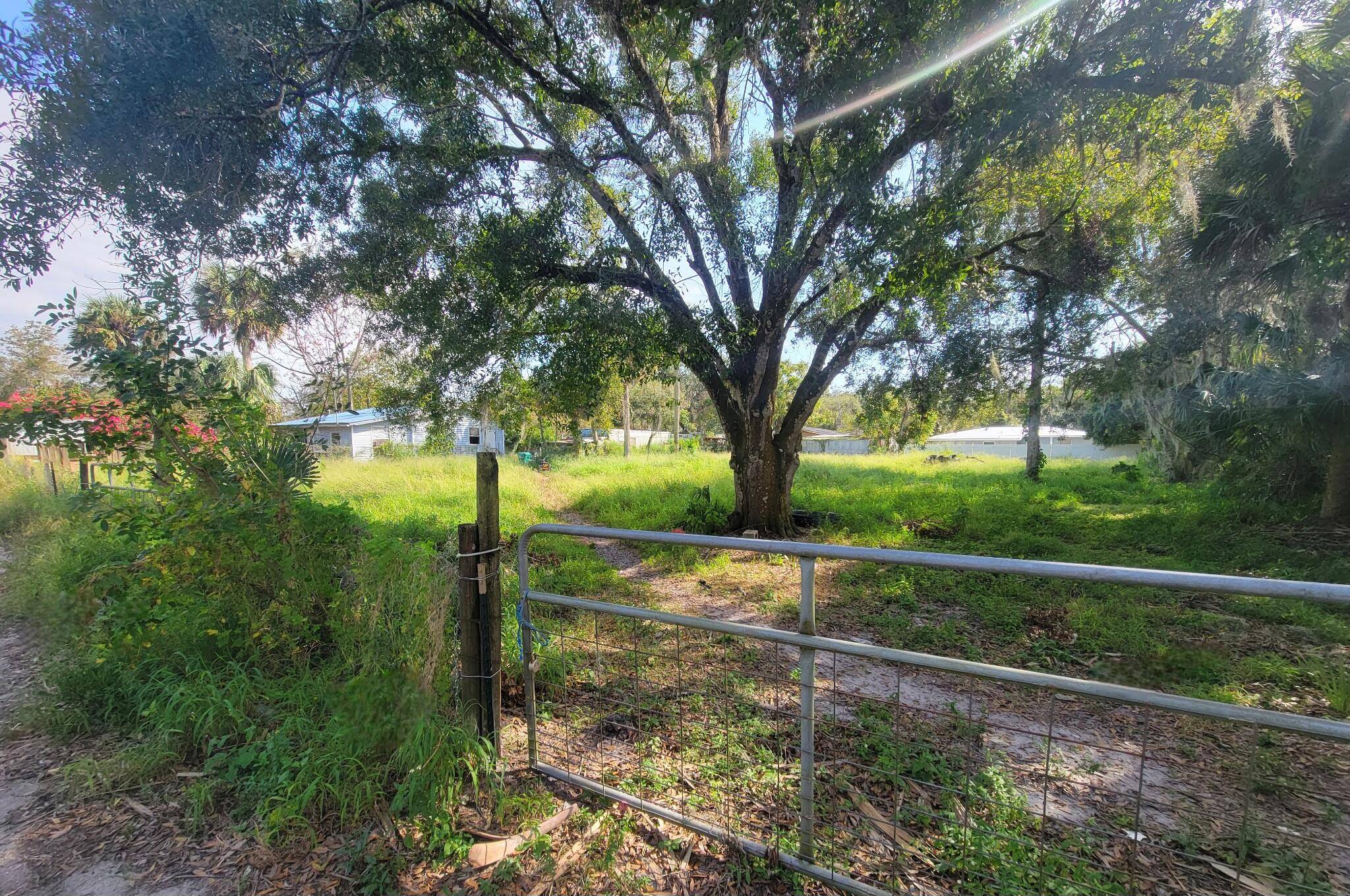 Come check this single family building lot hidden in the southwest section of Okeechobee.