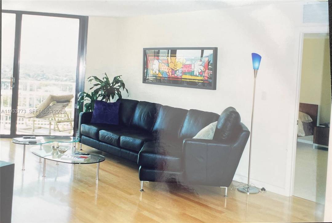 This Large spacious stunning split 2 bedroom 2 bath condominium unit offers breathtaking panoramic water and city skyline views from sunrise to sunset offering plenty of natural light.