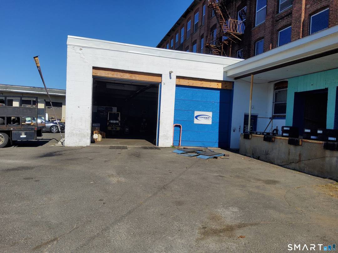 3344 Sq Ft Surface Level Garage Flex Warehouse space situated in an I.