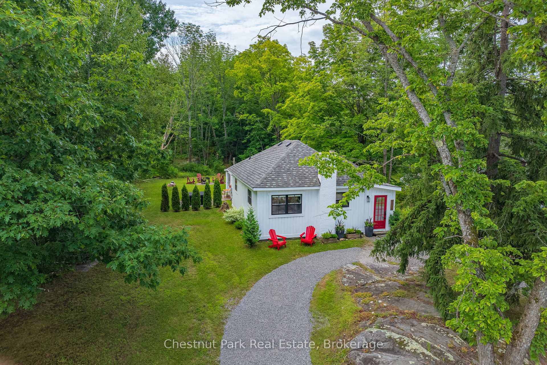 Welcome to 1011 United Church Rd, a charming 984 sq.
