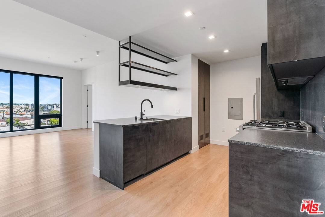 10700 Tabor St 2BR La
