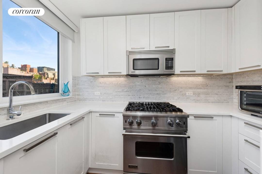 NO FEE ! ! This wonderful true 3 bedroom 3 bath home offers bright southern light most of the day along with wonderful sunset views from its western exposure capturing ...