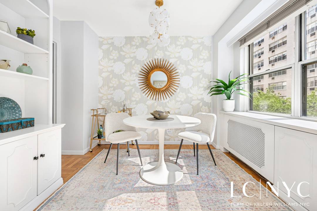 OVERSIZED, SOUTH FACING ALCOVE STUDIO Freshly painted and move in ready, Residence 4F is an oversized, south facing alcove studio in the heart of Lenox Hill.