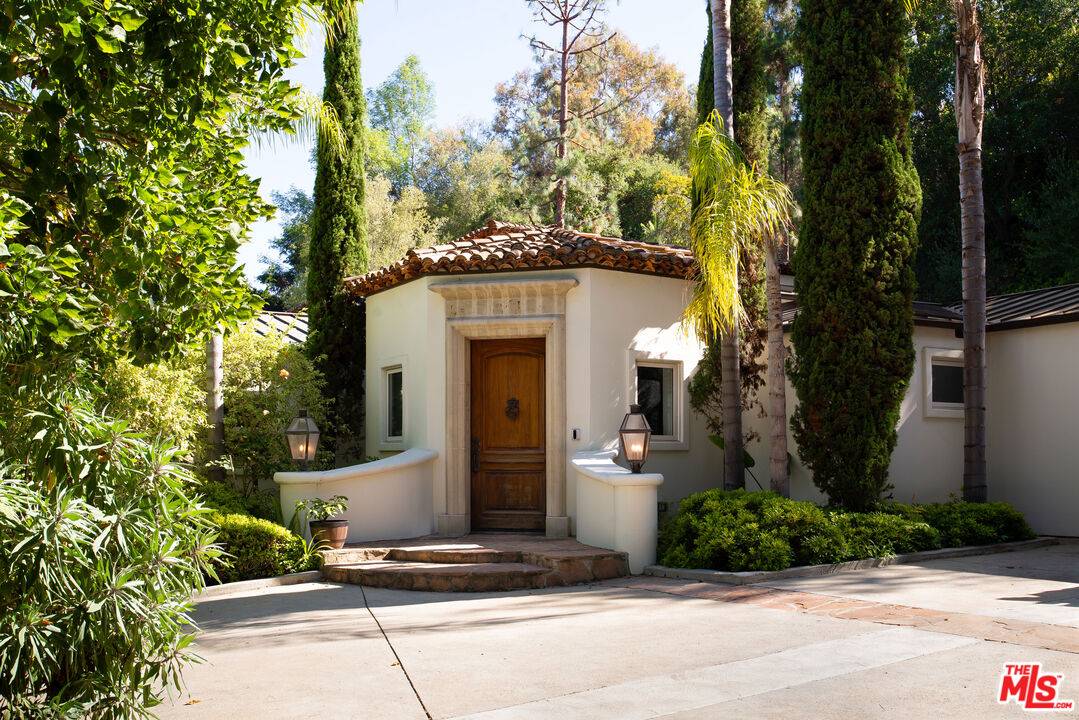 1031 Cove Way 4BR Beverly Hills Post Office | B.H.P.O. La