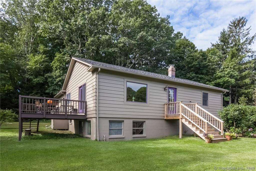 Monthly furnished includes everything, cable, internet, furniture, heat cool, water for SHORT TERM renting No Annual Leases !