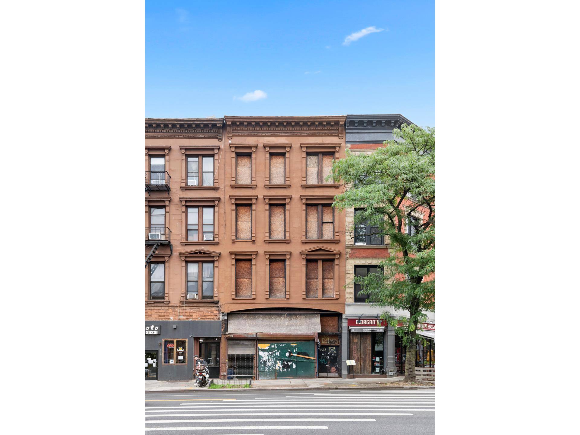265 Flatbush Avenue is a massive 24 wide x 70 deep building at the bustling intersection of Park Slope, Prospect Heights, and Downtown Brooklyn.