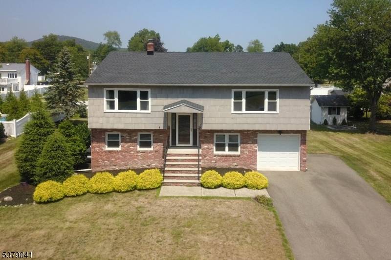 Welcome to 10 Copley Court Where Your Dreams Begin !