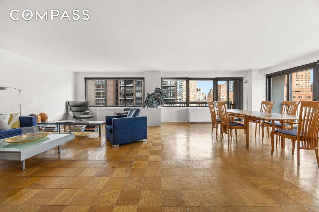 Unit 705 at 300 East 59th Street is an exceptionally spacious and thoughtfully configured residence, created through the seamless combination of the 04 and 05 lines.