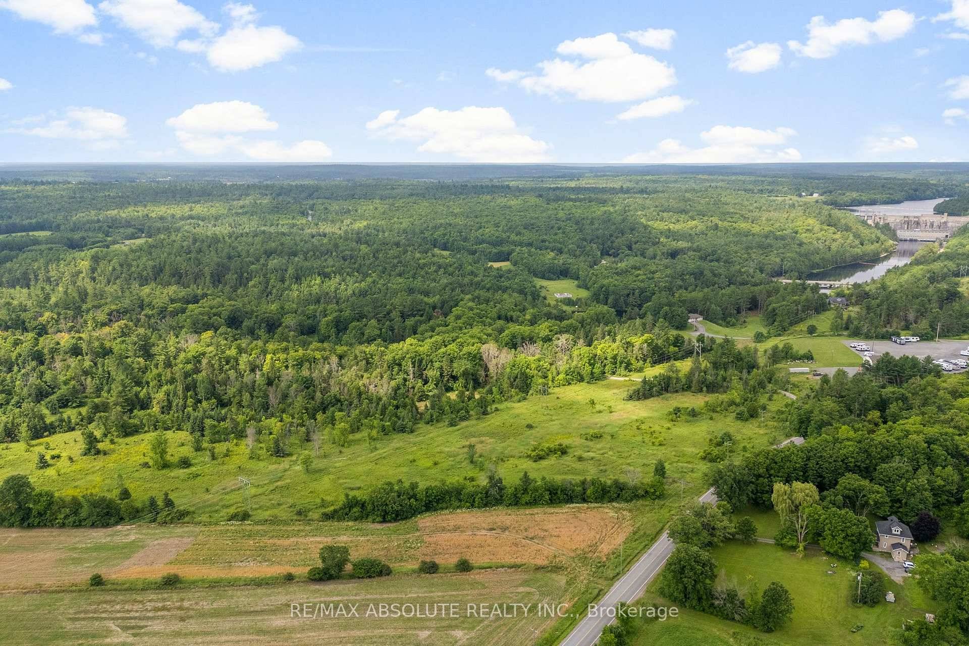 Lovely building lot offering the perfect canvas to bring your vision to life !
