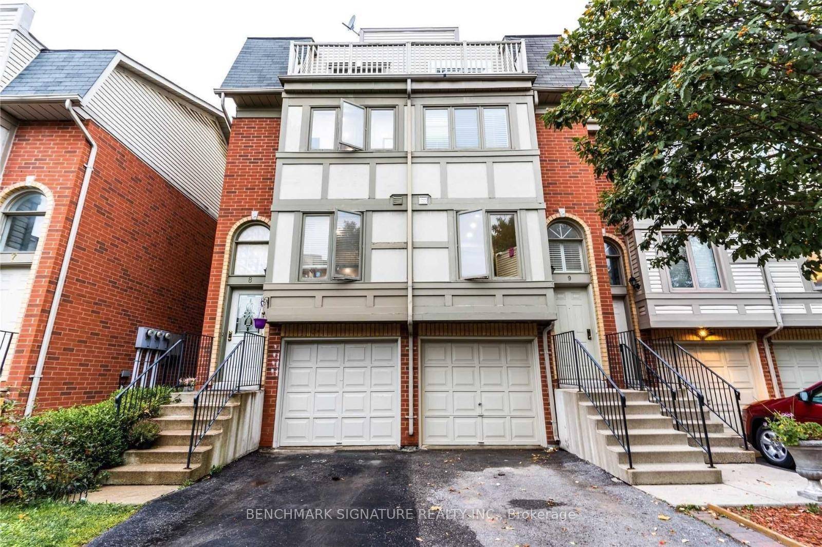 Stunning End Unit Townhouse in Prime Pickering Location Beautiful, well maintained end unit townhouse in the sought after Brownstones complex.