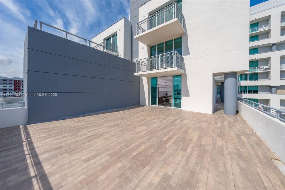 One of a kind 2 bed amp ; 2 bath w a 980 SF terrace for entertainment in Miami, FL.