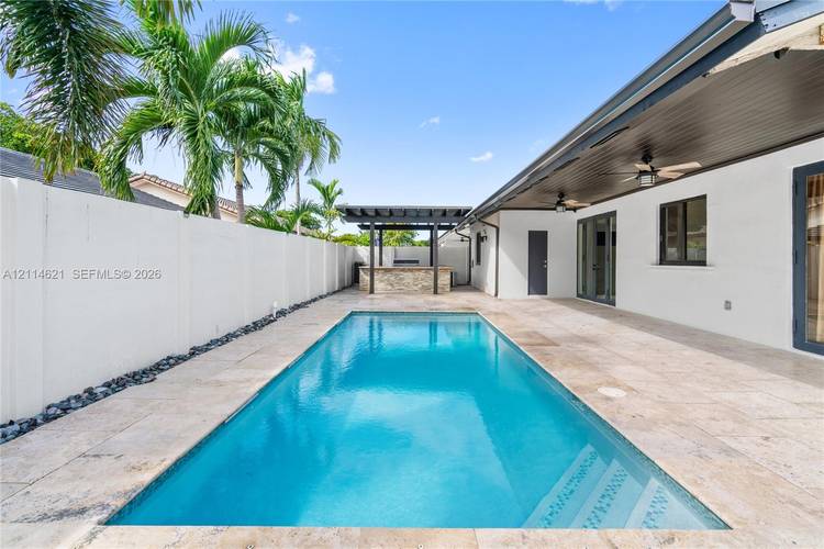 Exquisite fully furnished 3 bedroom, 2.