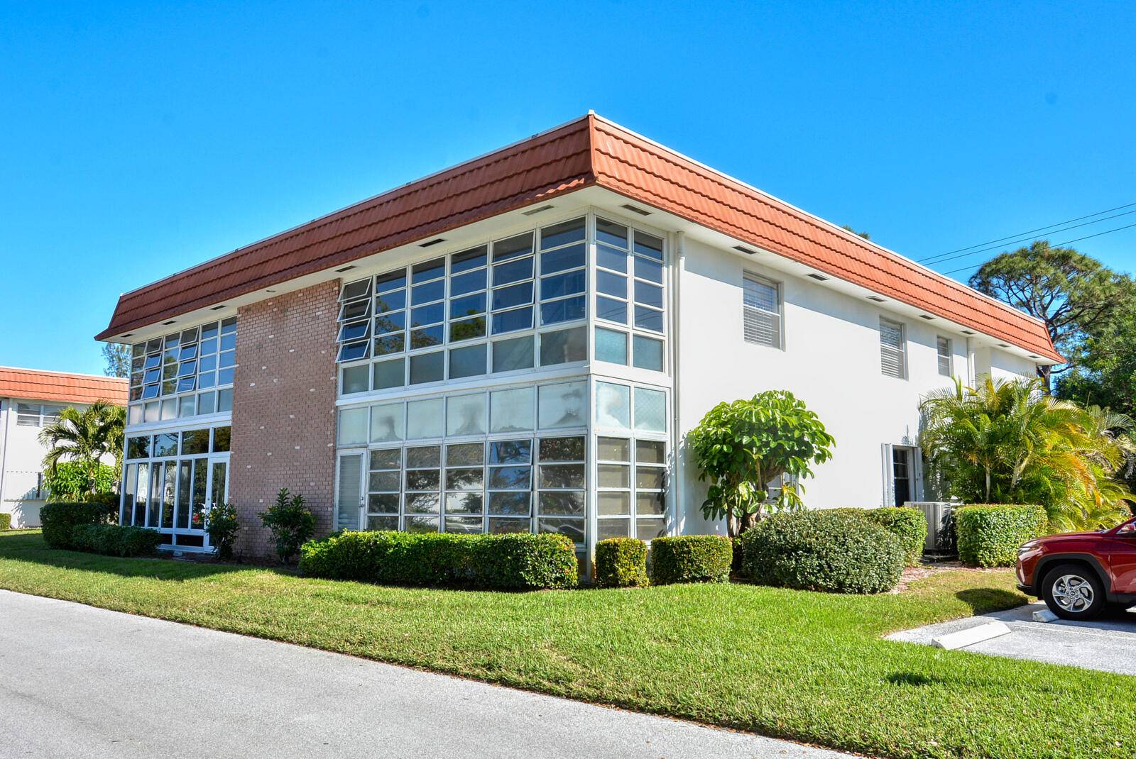 Vista Del Lago's 'B' floor plan has been opened up and updated for your comfort and enjoyment !