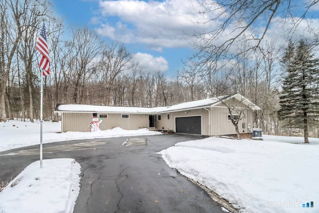 Welcome home, to this beautiful, bright and sprawling Ranch !