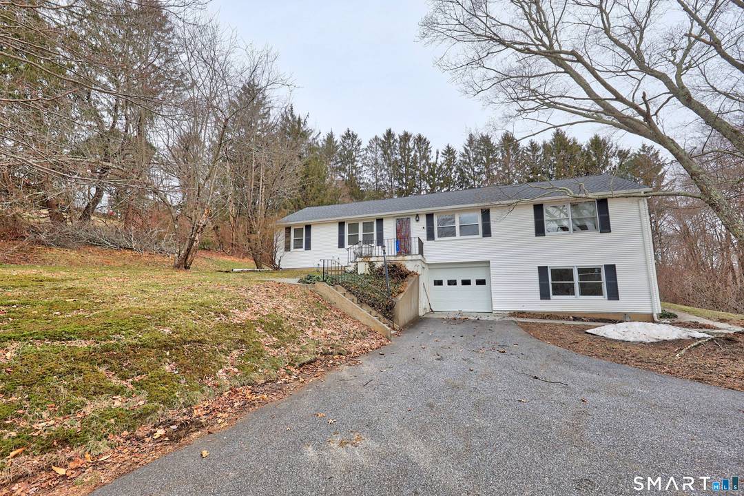 Welcome to a Desirable Quite, Private Country location.