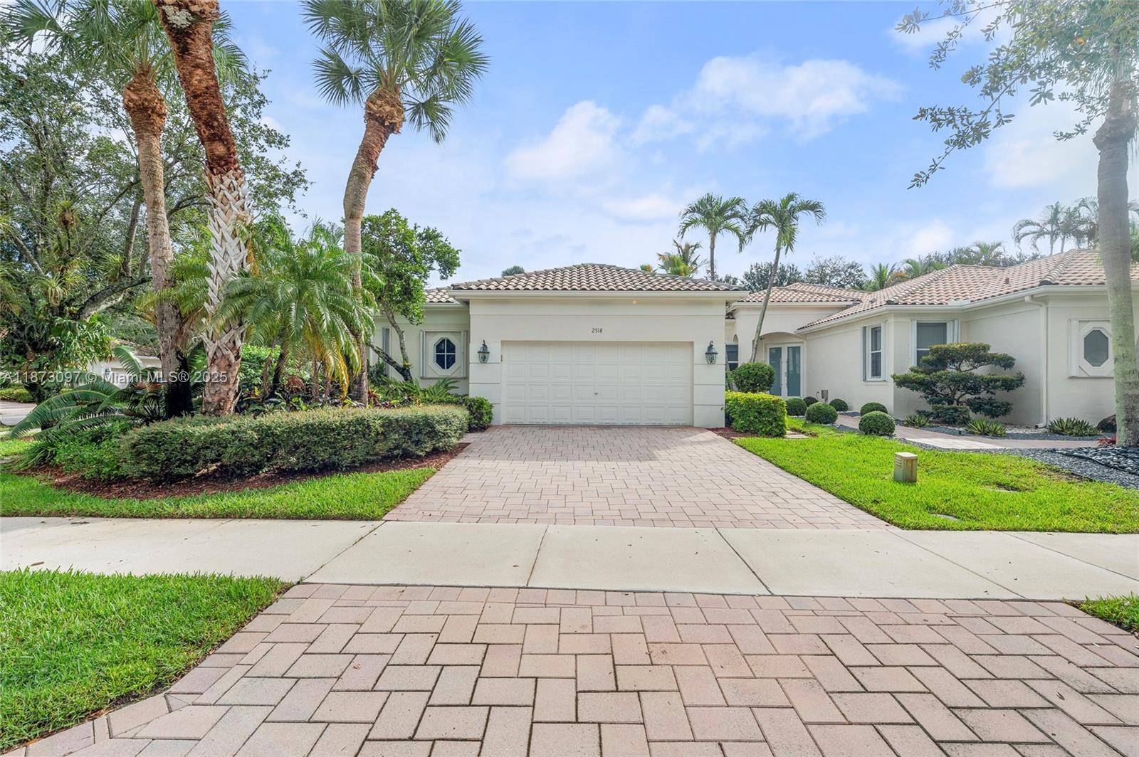 Set on a quiet corner in Bay Pointe at Weston Hills CC, this well kept one story home offers 3BD 3BA and natural light.