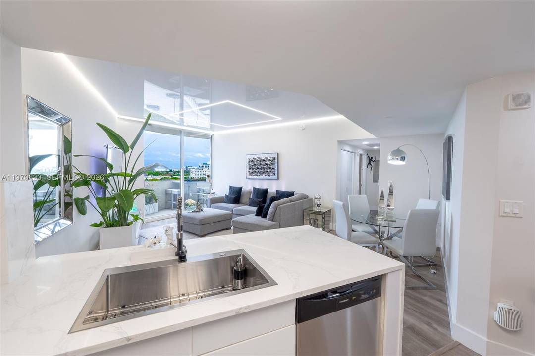 Remodeled and move in ready, this stunning 1 bedroom, 1 bath residence offers modern living in the heart of Aventura.