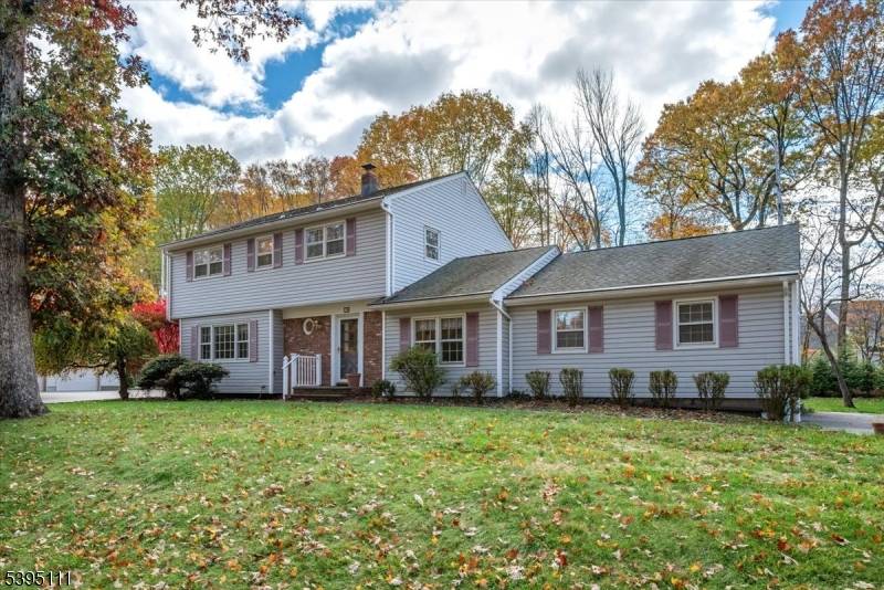 Charming Colonial in an Idyllic Morris Plains Setting !