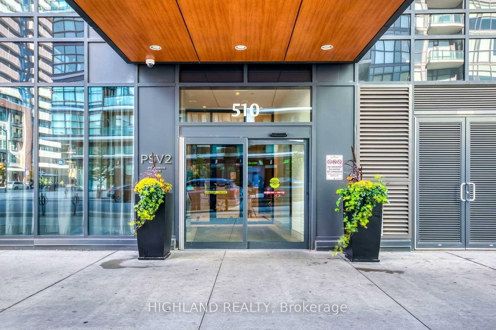 Stunning amp ; Luxury 1 1 Condo Located In The Prime Square One Area.