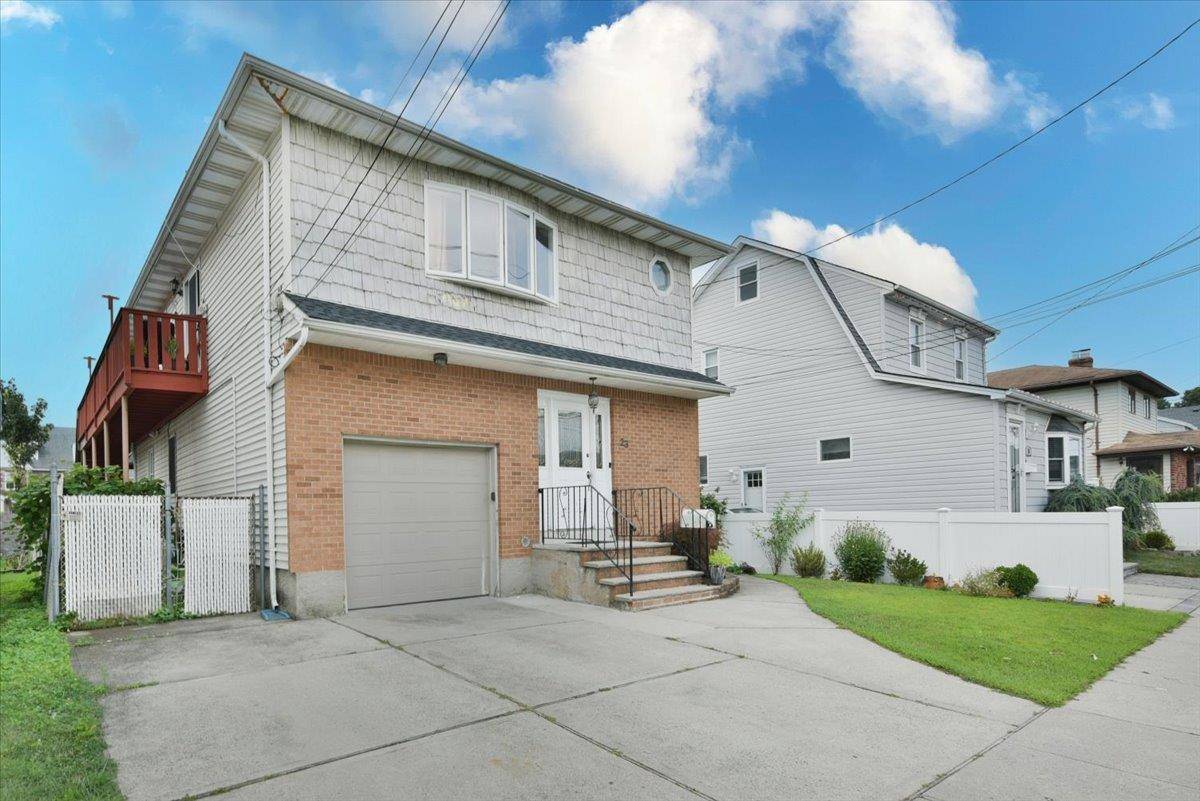 This beautifully maintained Mother Daughter home sits on a quiet, tree lined street in the heart of desirable Franklin Square.