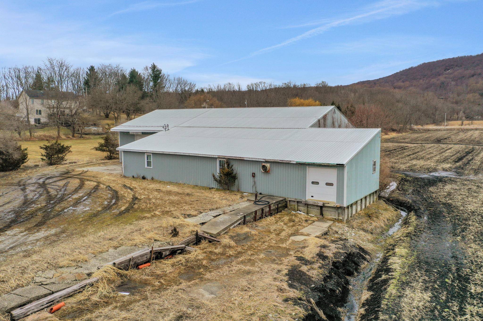 Back on the market ! ! Excellent opportunity located at 350 Newport Bridge Rd in Warwick, NY, this 15.