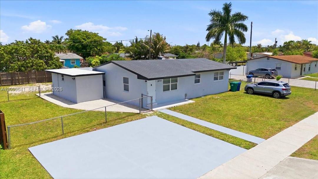 Spacious 3 bedroom, 1 bathroom home featuring a fully equipped 1 1 efficiency perfect for additional income or extended family.