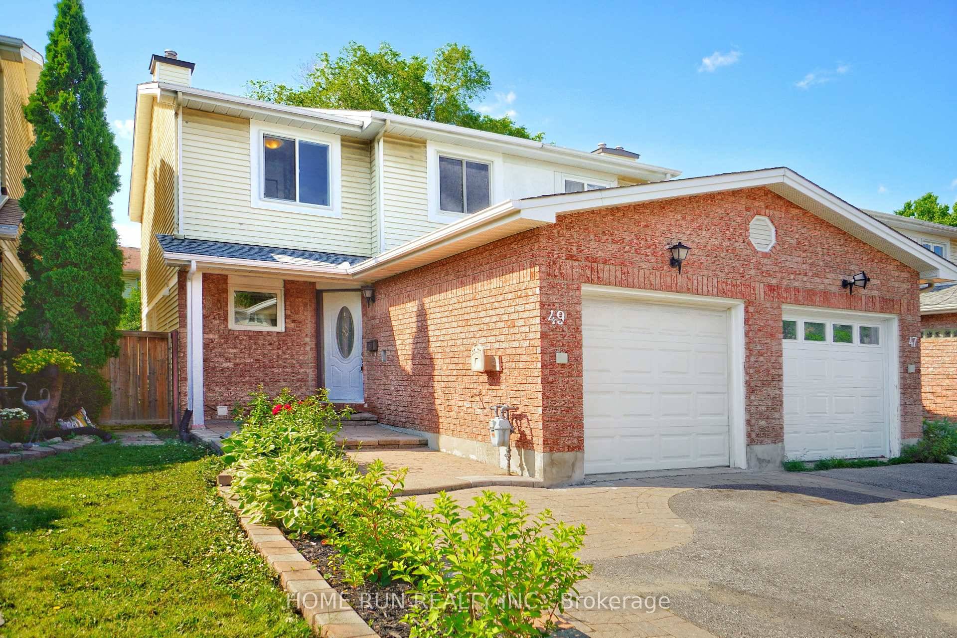 Newly Renovated, Stunning END UNIT townhome in Hunt Club Park.