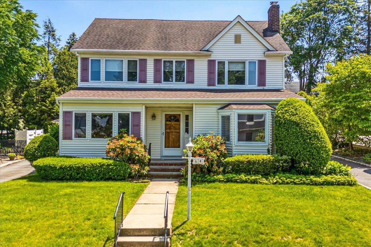 Offering nearly 3, 000 square feet of flexible living space, this distinctive Colonial sits on a quiet interior block less than 1 10th of a mile from the LIRR, Manhasset ...