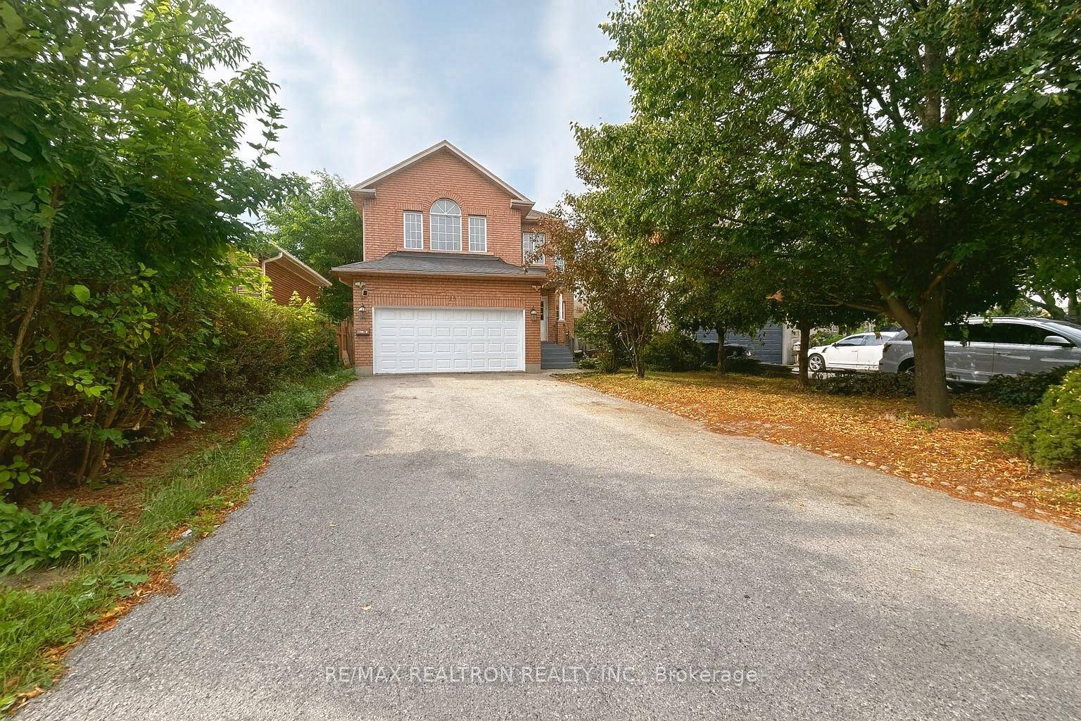 Welcome To Clanton Park, One Of North York's Most Connected And Convenient Neighbourhoods, Offering A Perfect Blend Of Urban Accessibility, Family Friendly Amenities, And Diverse Cultural Attractions.