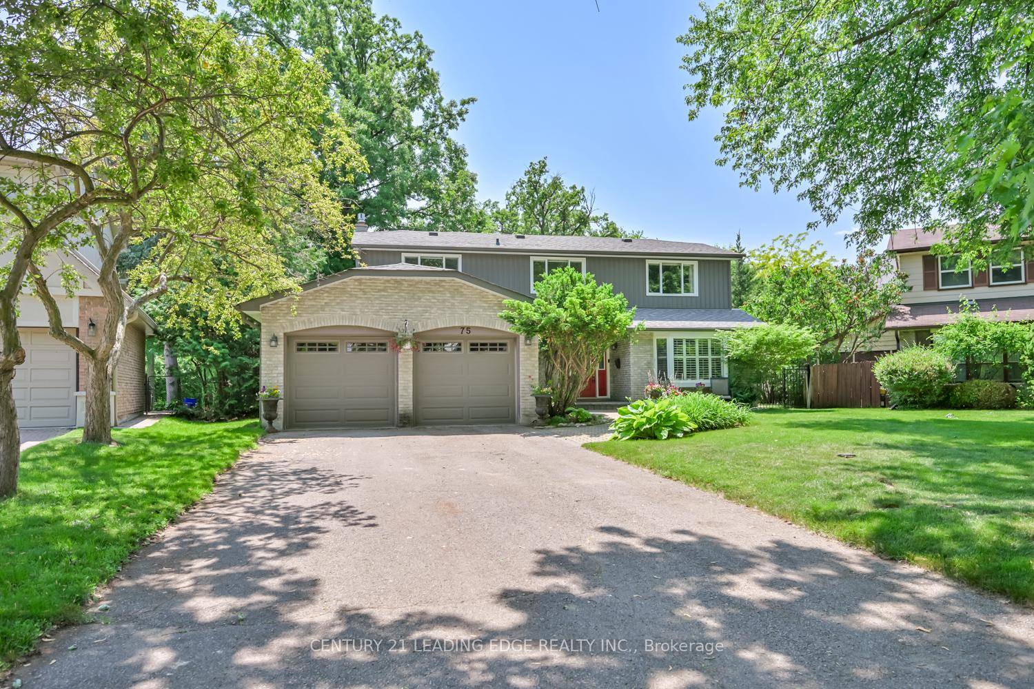 Welcome to this beautifully updated home, perfectly situated in one of Unionville's most sought after neighbourhoods.