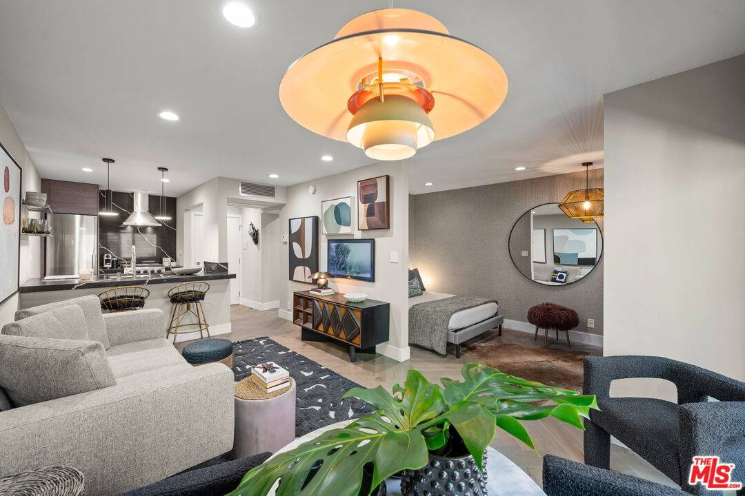 950 N Kings Rd Sunset Strip La