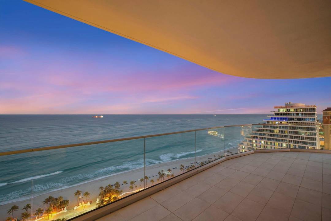Residence 2202 at Selene introduces a fresh perspective on oceanfront sophistication.