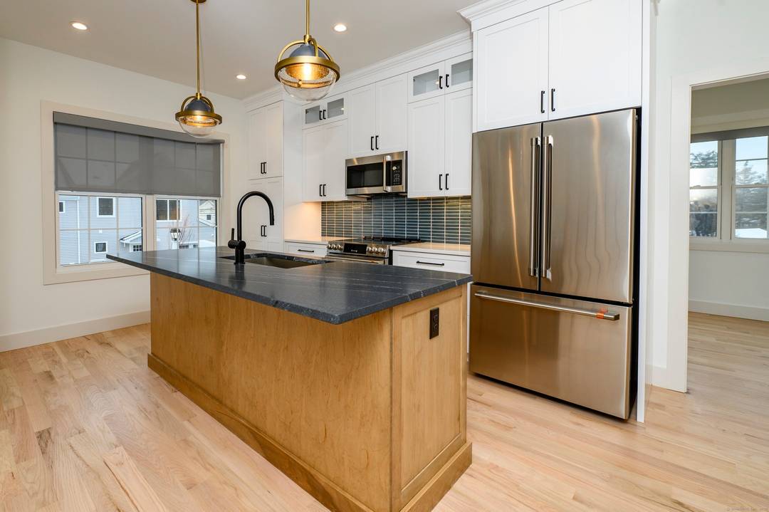 Discover the perfect blend of contemporary design and urban convenience at Smith Center Lofts.